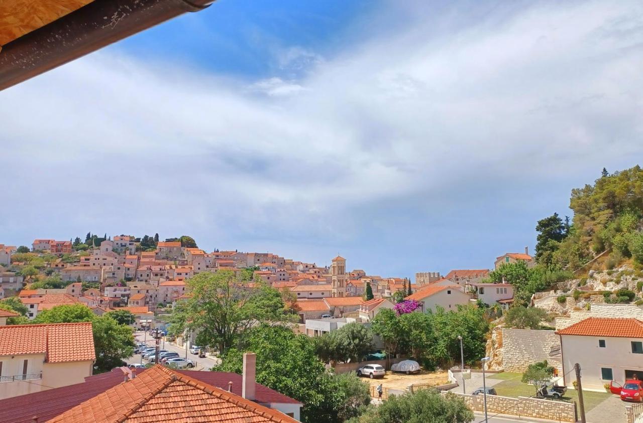 Rooms & Apartments Dolac Хвар Экстерьер фото